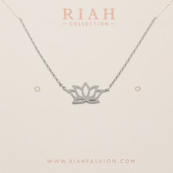 SILVER LOTUS FLOWER CAST PENDANT NECKLACE - Picture 1 of 4